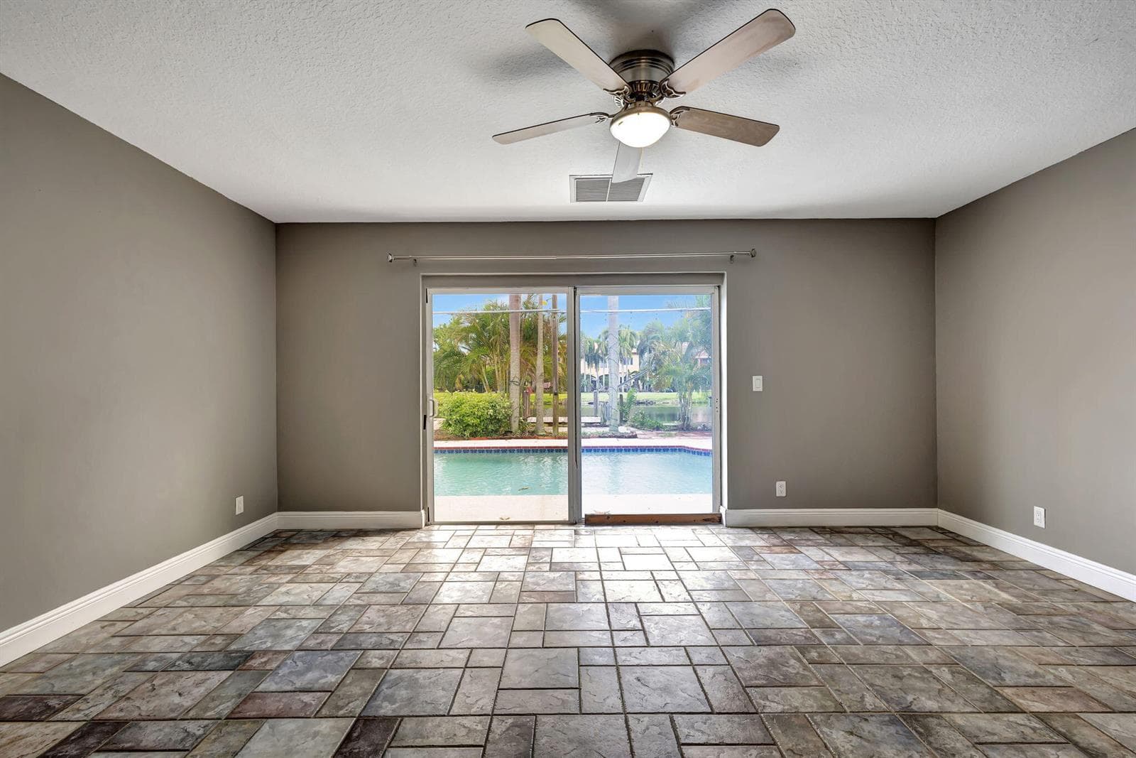 1402 Cormorant Road photo 14