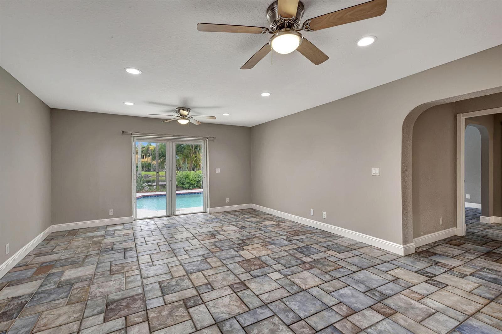 1402 Cormorant Road photo 11