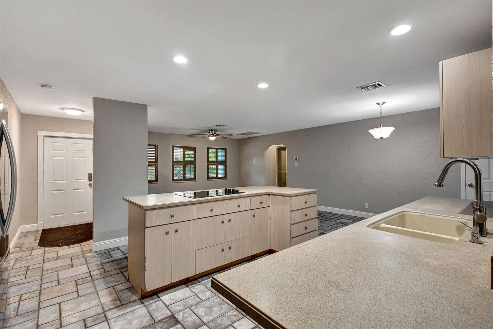 1402 Cormorant Road photo 4
