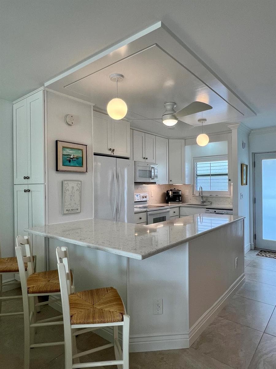 139 Sunrise Avenue 204 photo 13