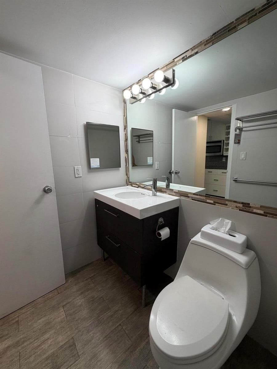 19201 Collins Avenue 1122 photo 17