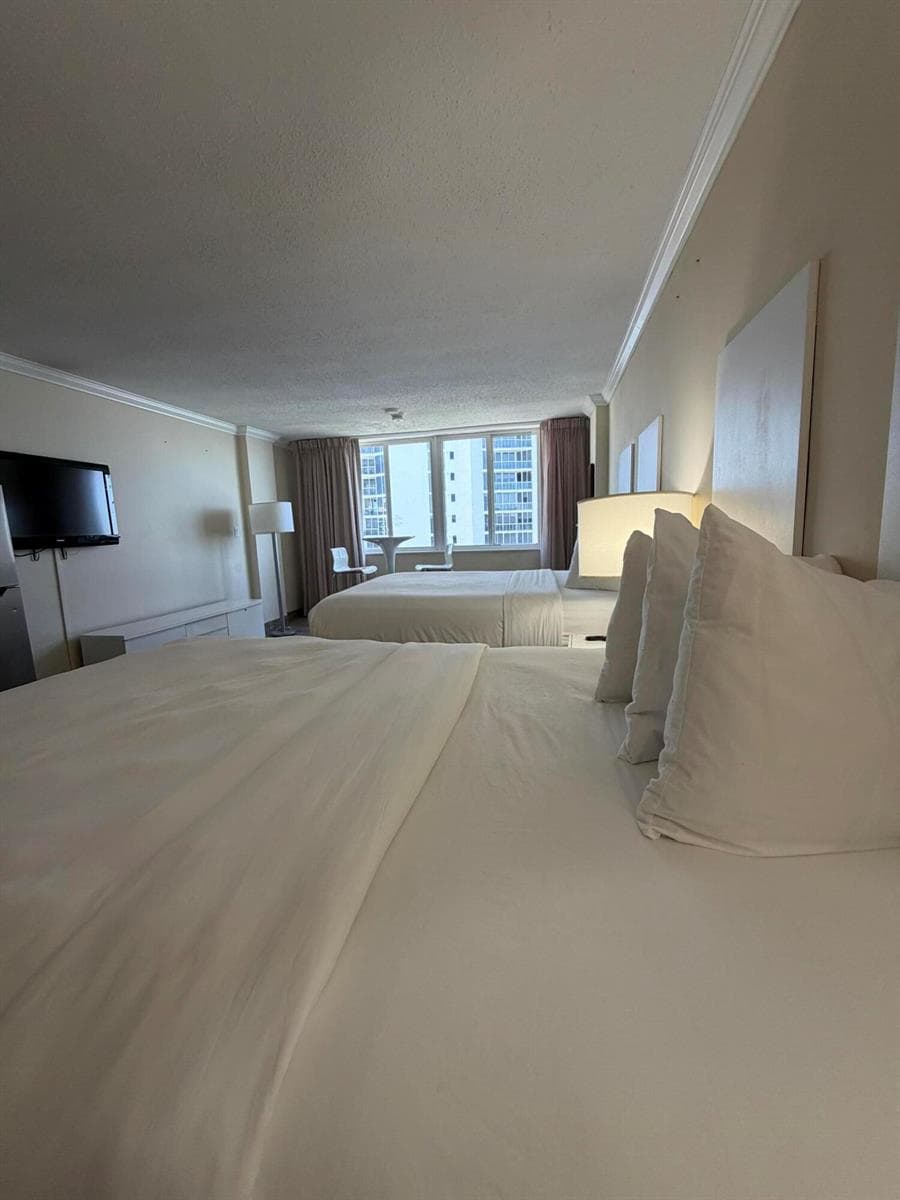 19201 Collins Avenue 1122 photo 5