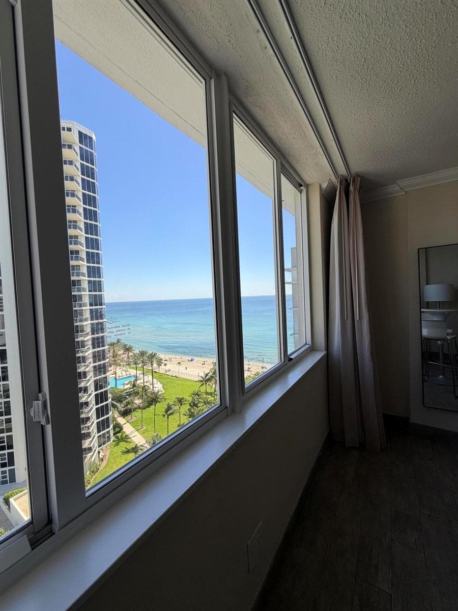 19201 Collins Avenue 1122 photo 14
