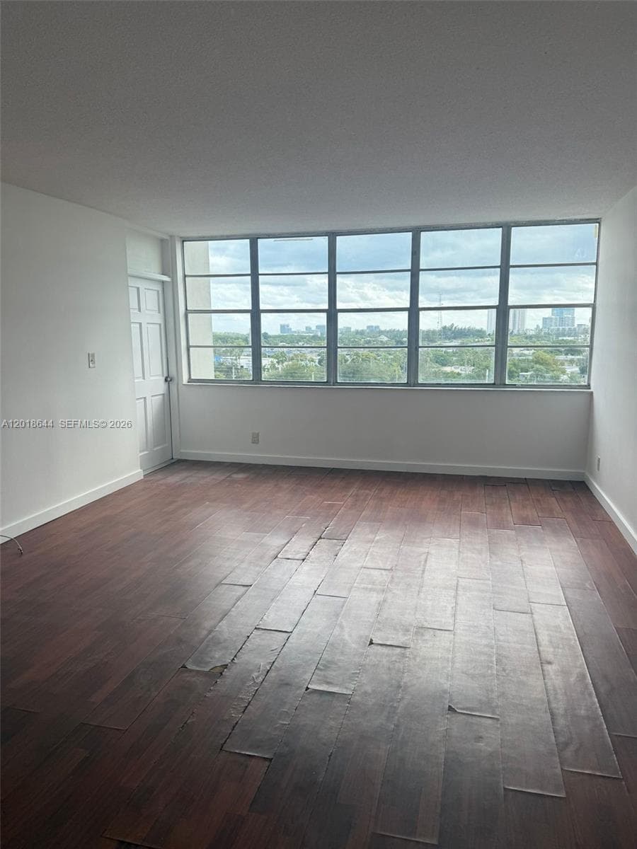 2025 164th St 818 photo 13