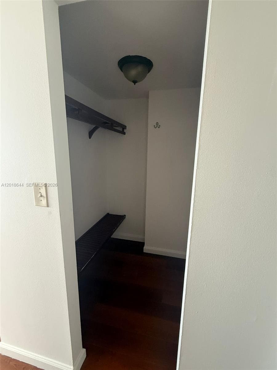 2025 164th St 818 photo 12
