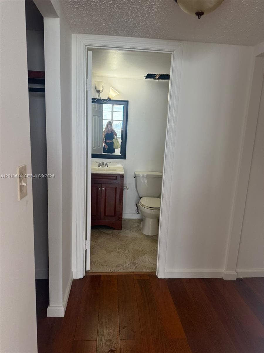 2025 164th St 818 photo 7