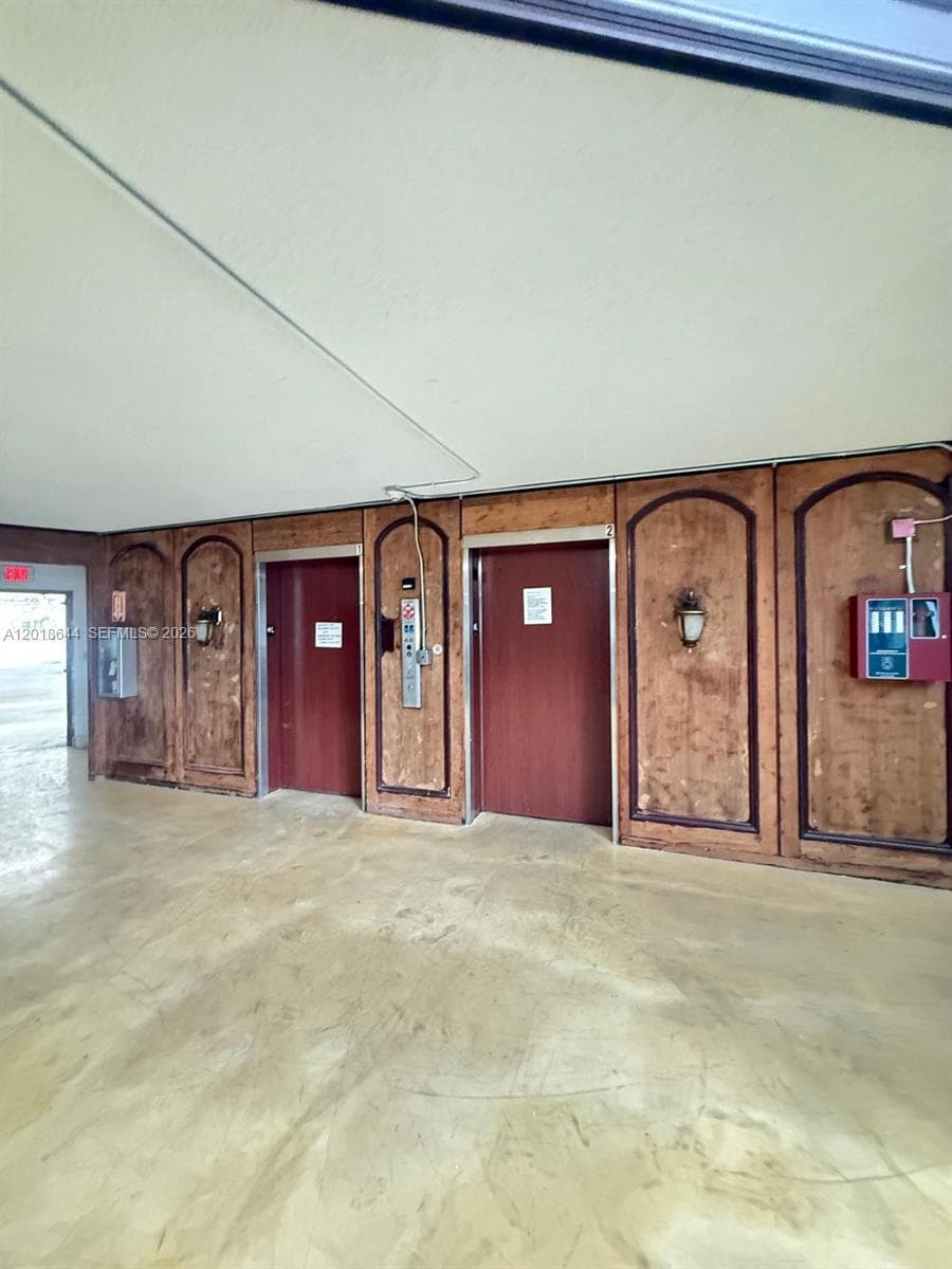 2025 164th St 818 photo 3