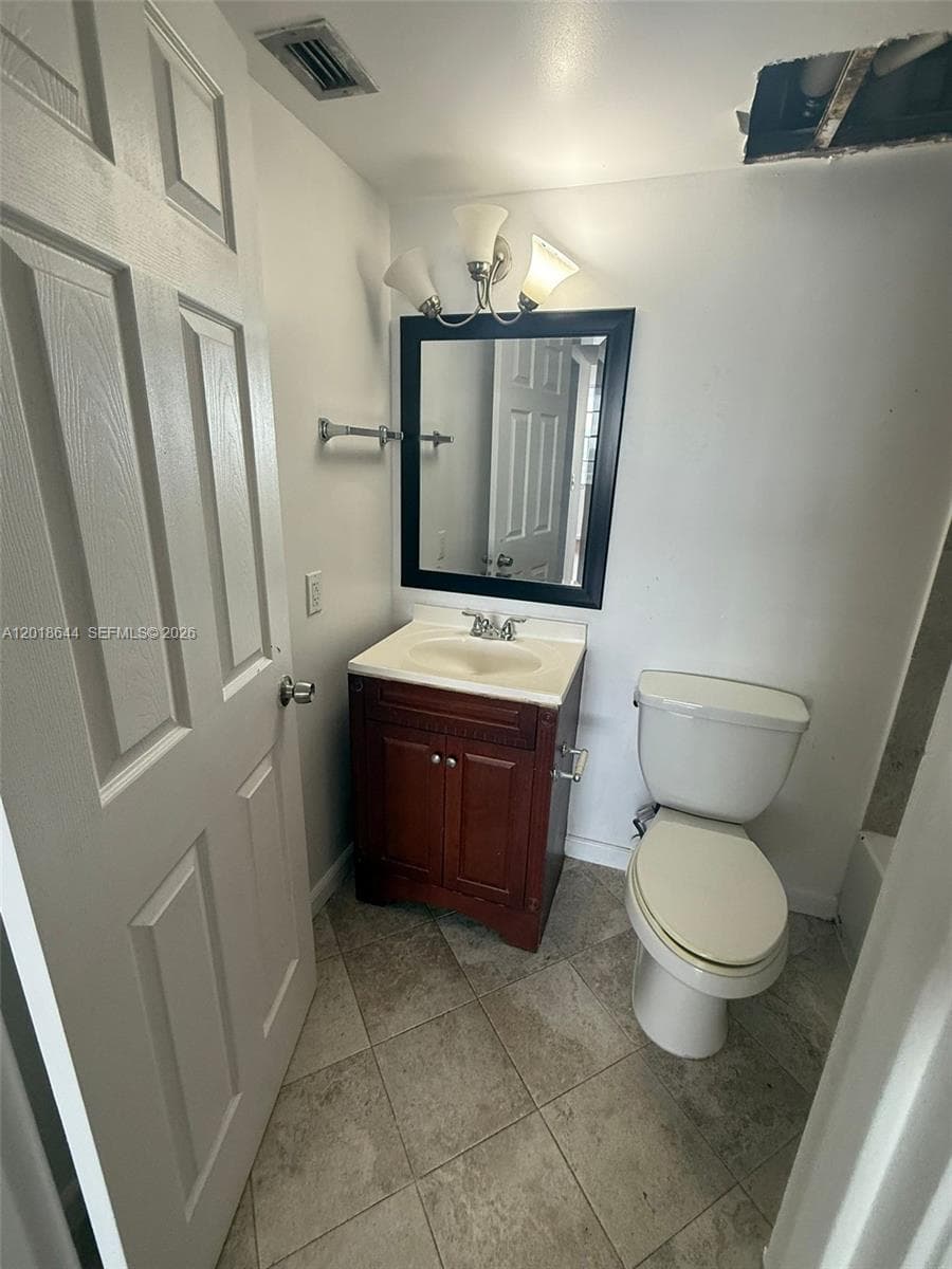 2025 164th St 818 photo 9
