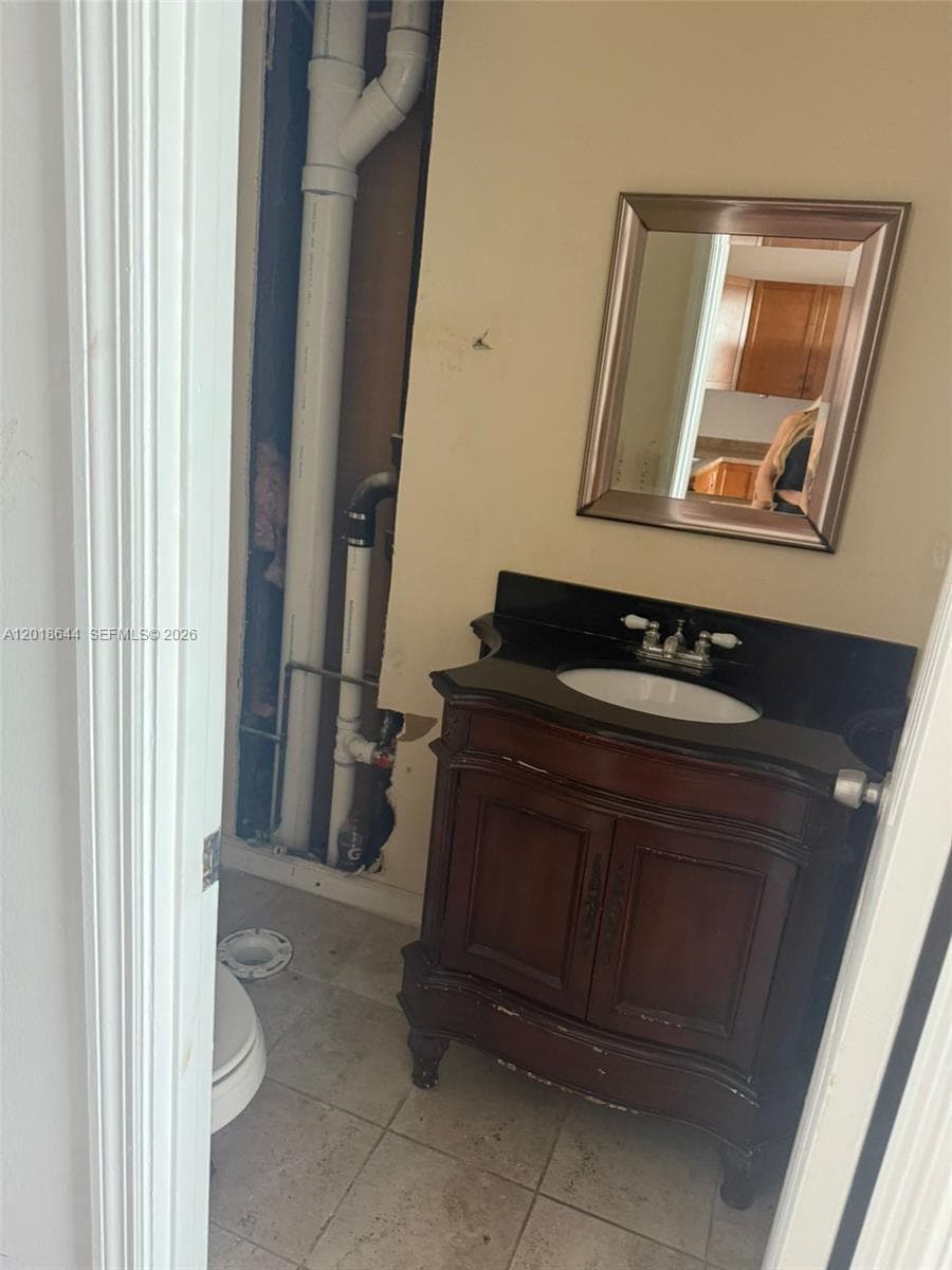 2025 164th St 818 photo 14