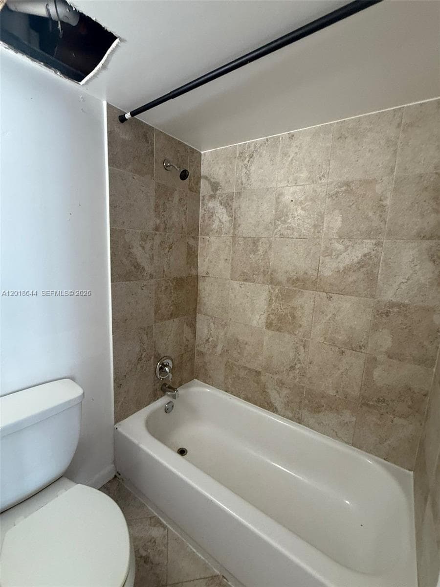 2025 164th St 818 photo 19