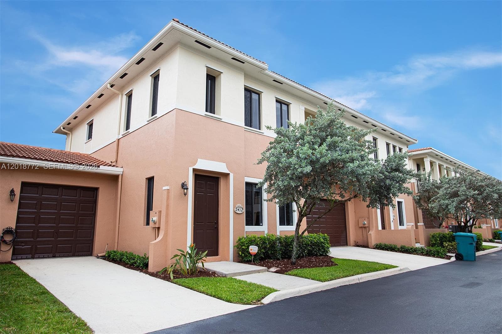 2412 Venetian Way 2412 photo 1