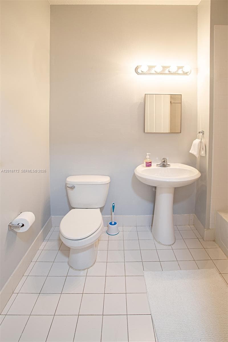 2412 Venetian Way 2412 photo 14