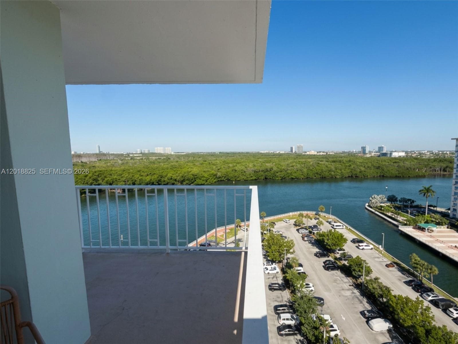 500 Bayview Dr 1421 photo 2