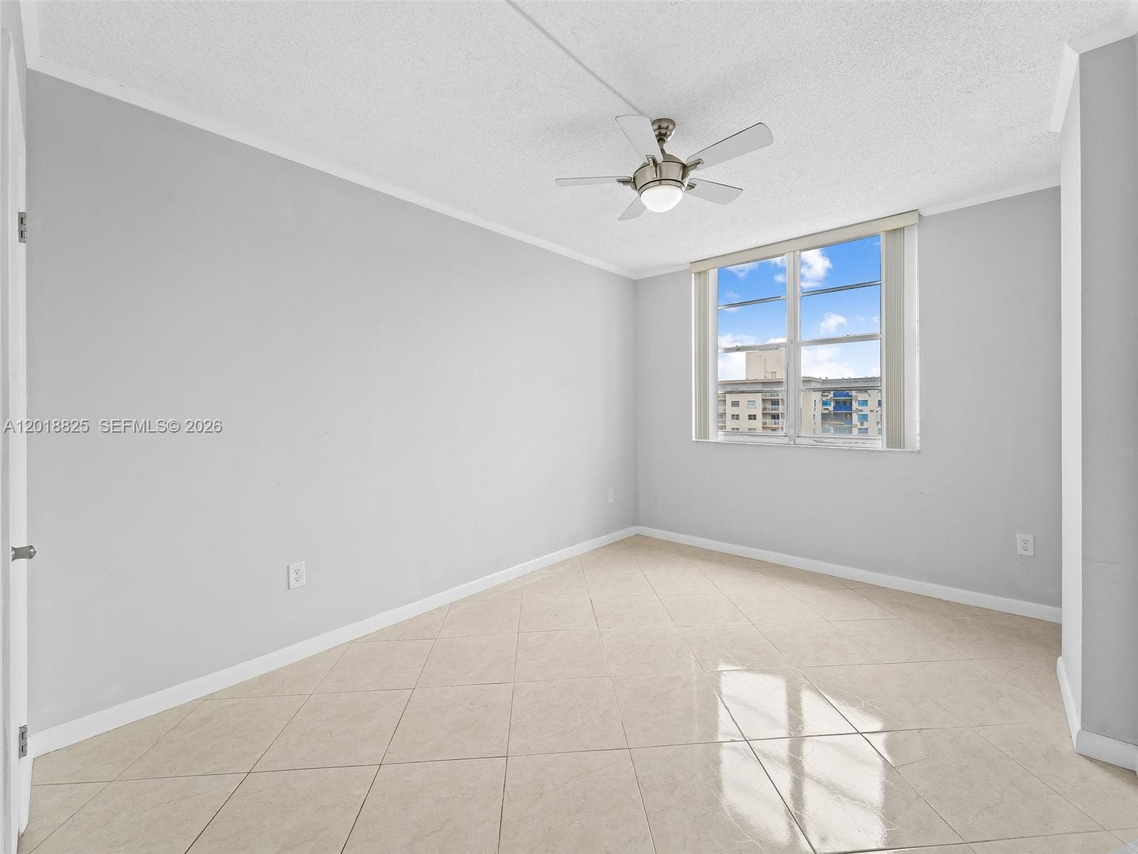 500 Bayview Dr 1421 photo 7