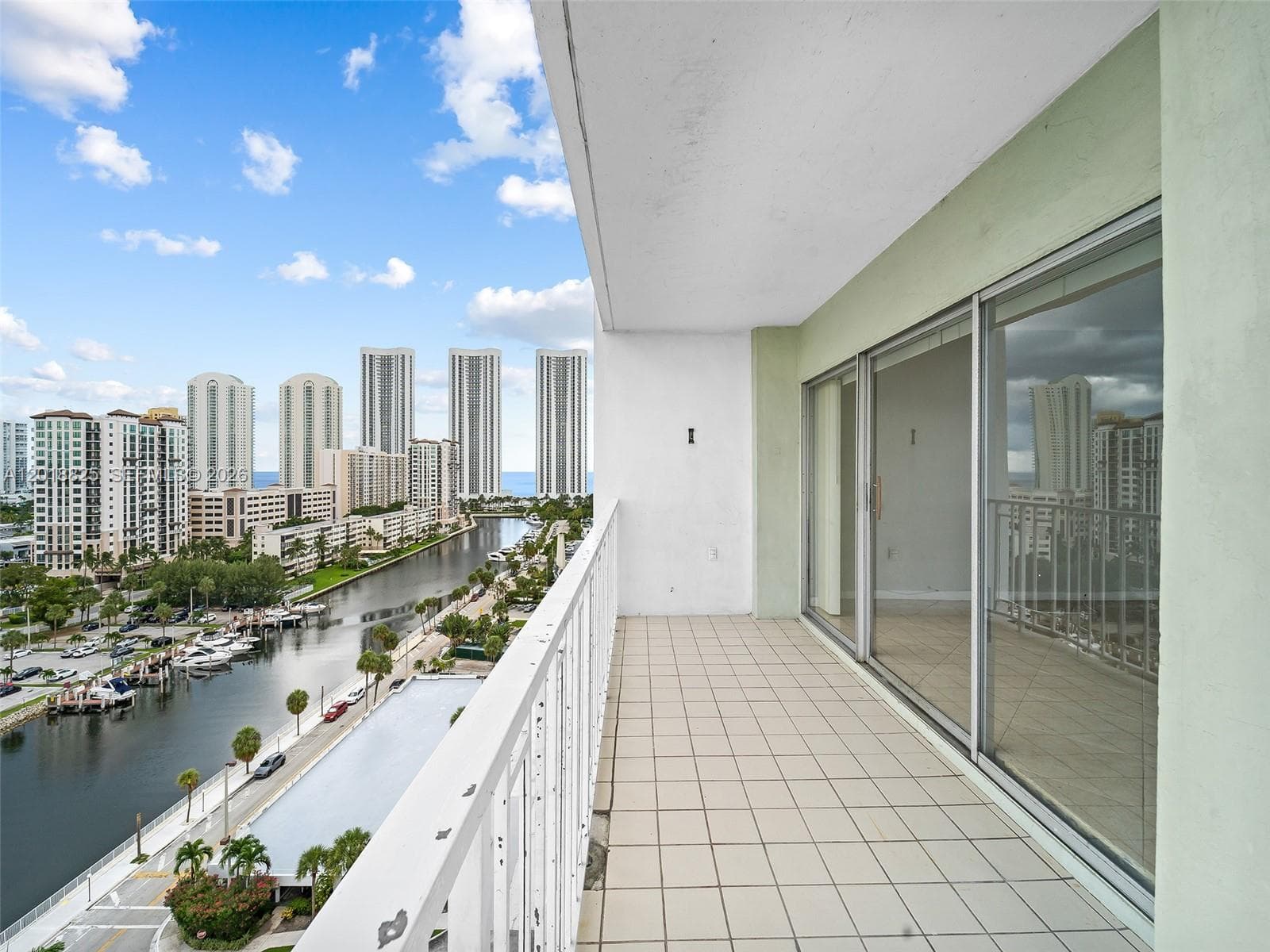 500 Bayview Dr 1421 photo 3