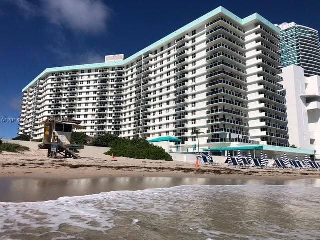 3725 Ocean Dr PH03 photo 2