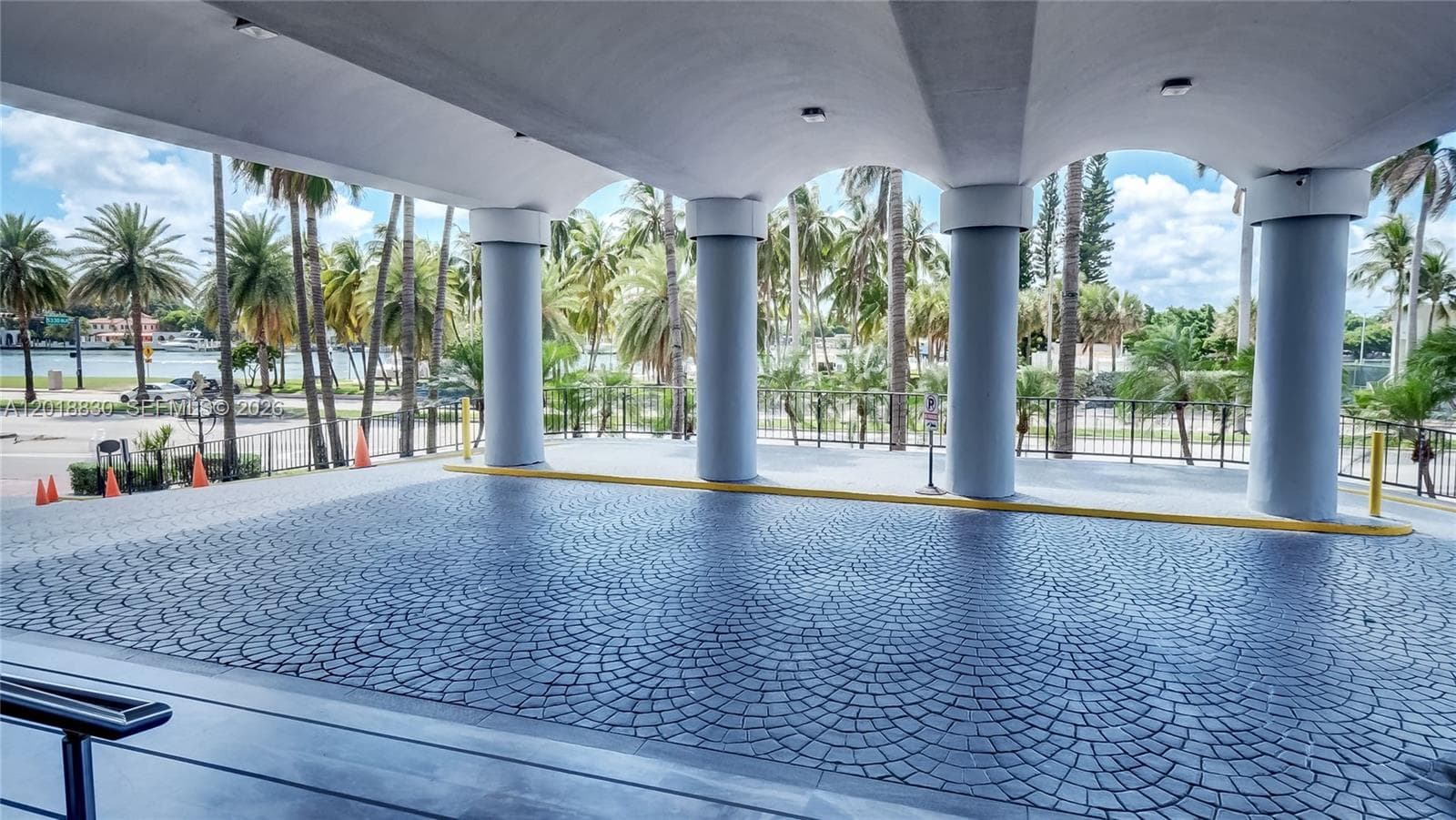 5401 Collins Ave 1126 photo 4