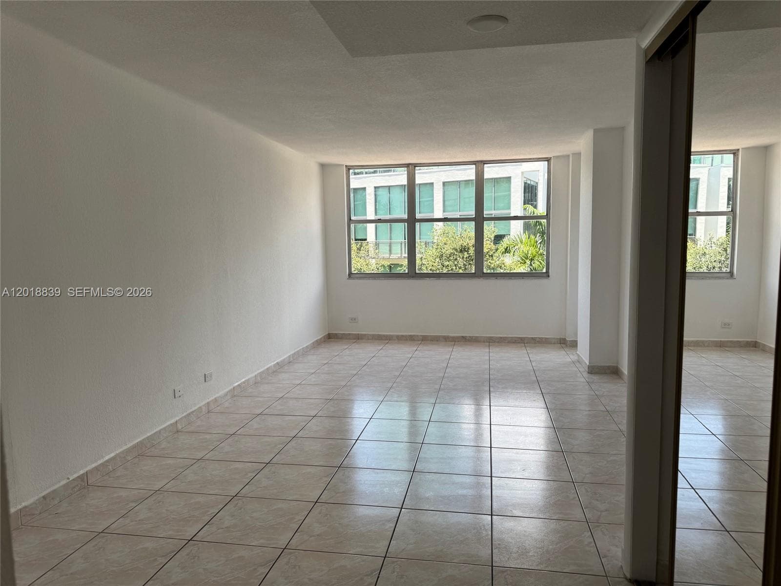 6039 COLLINS AV 537 photo 9