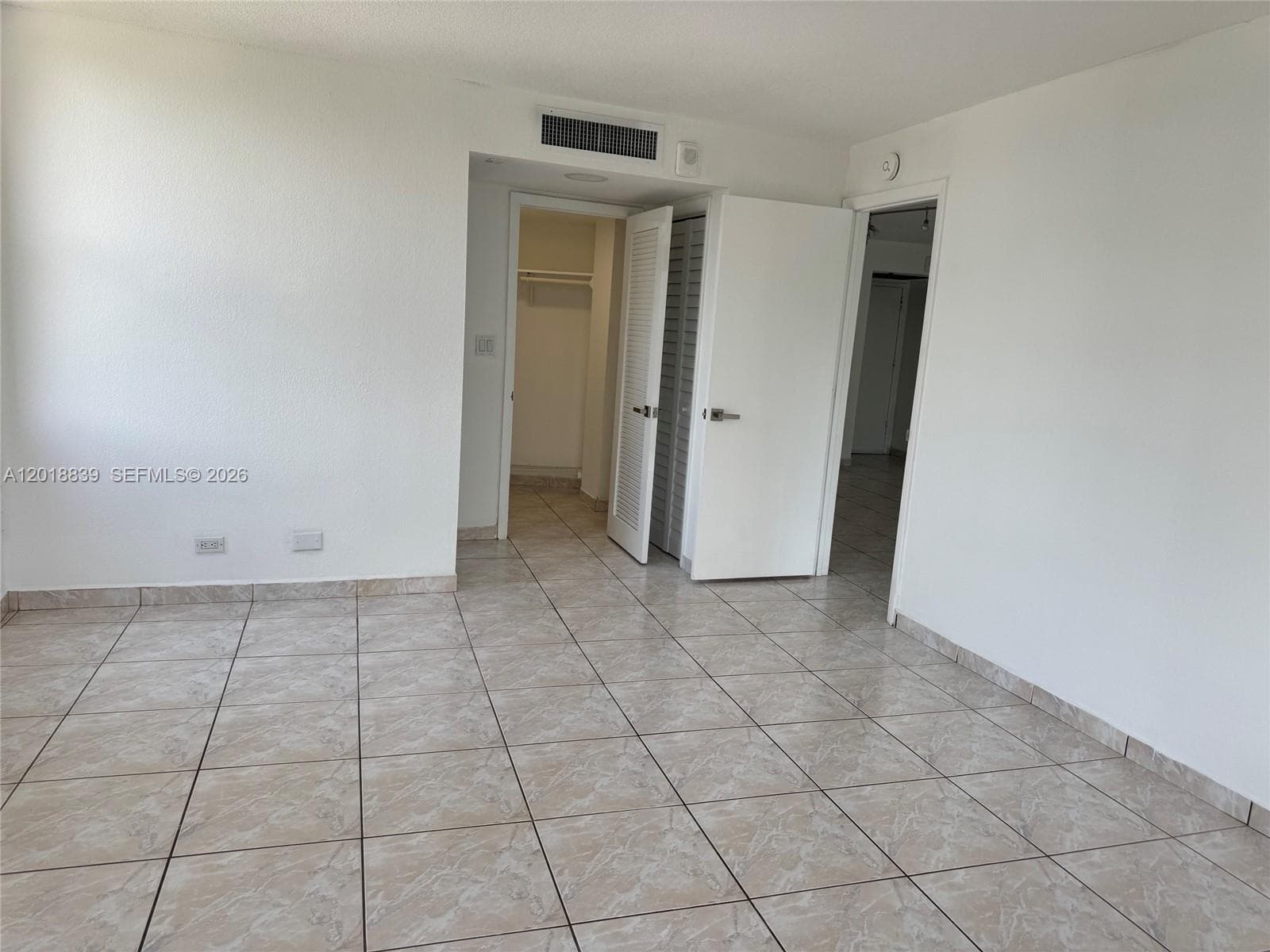 6039 COLLINS AV 537 photo 18