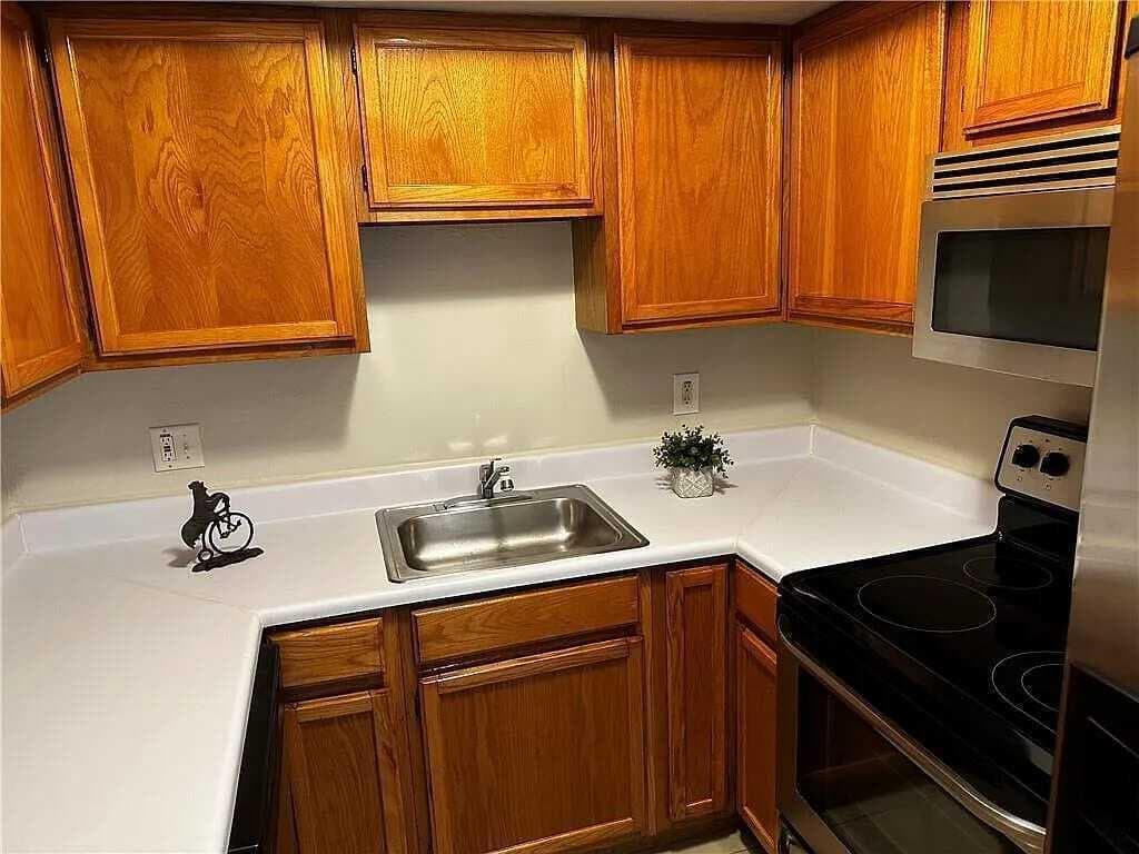 105 S Riverside Drive 303 photo 23