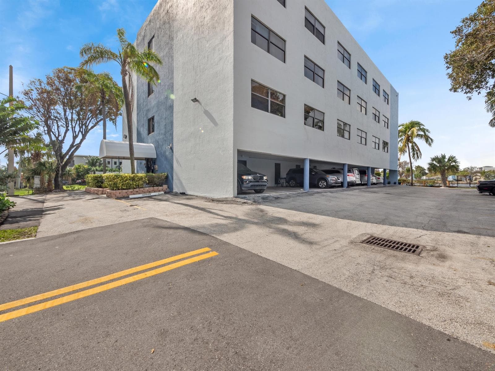 105 S Riverside Drive 303 photo 6