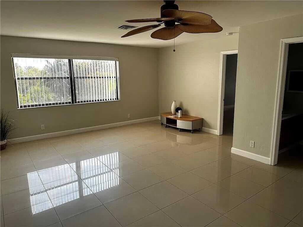 105 S Riverside Drive 303 photo 16