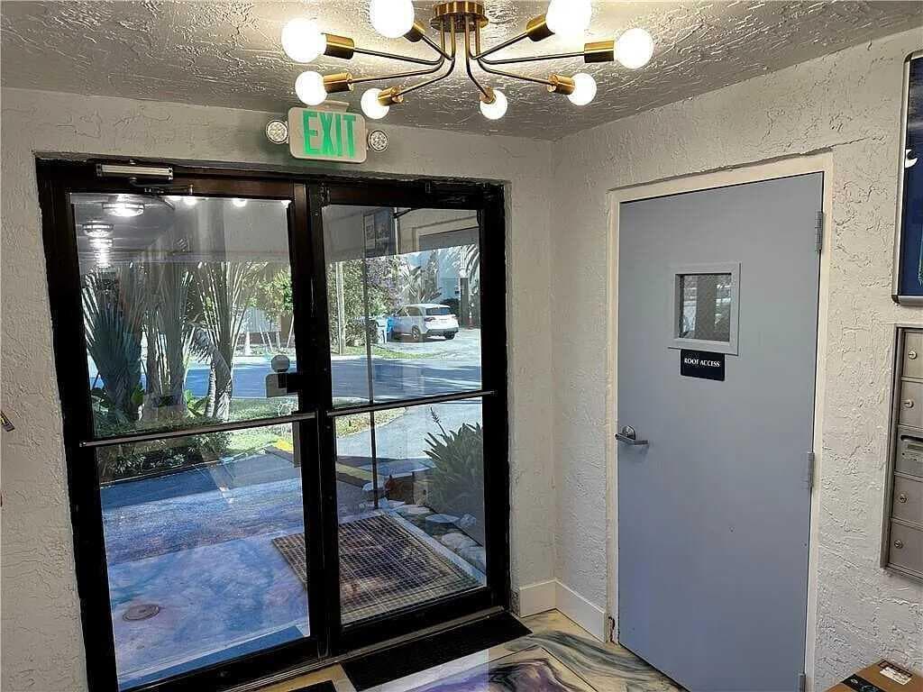 105 S Riverside Drive 303 photo 12