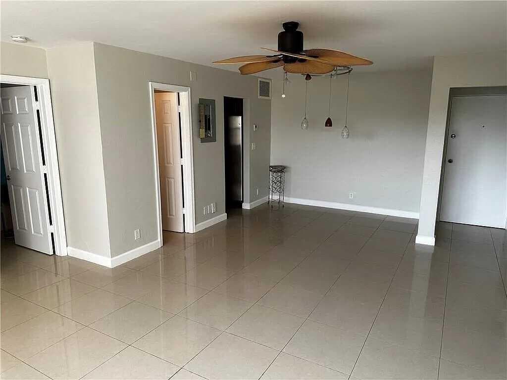 105 S Riverside Drive 303 photo 15