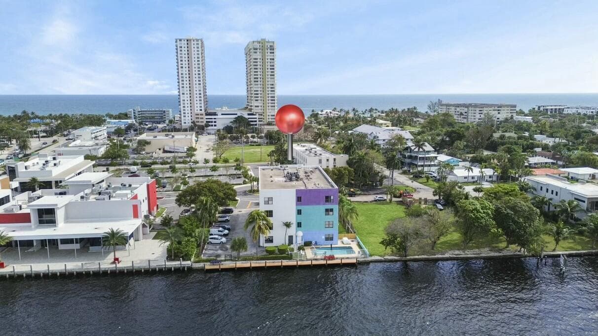 105 S Riverside Drive 303 photo 4