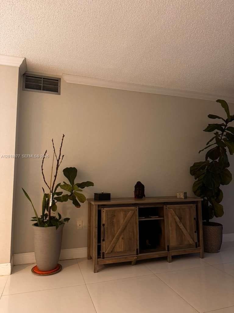 1985 Ocean Dr 2B photo 2