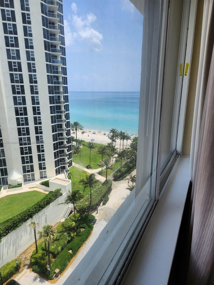 19201 Collins Ave 1028 photo 1