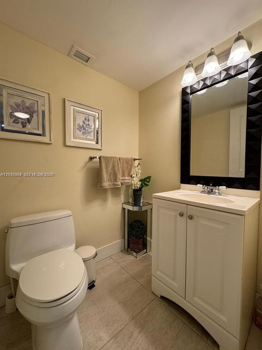 3800 Ocean Dr 1423 photo 11