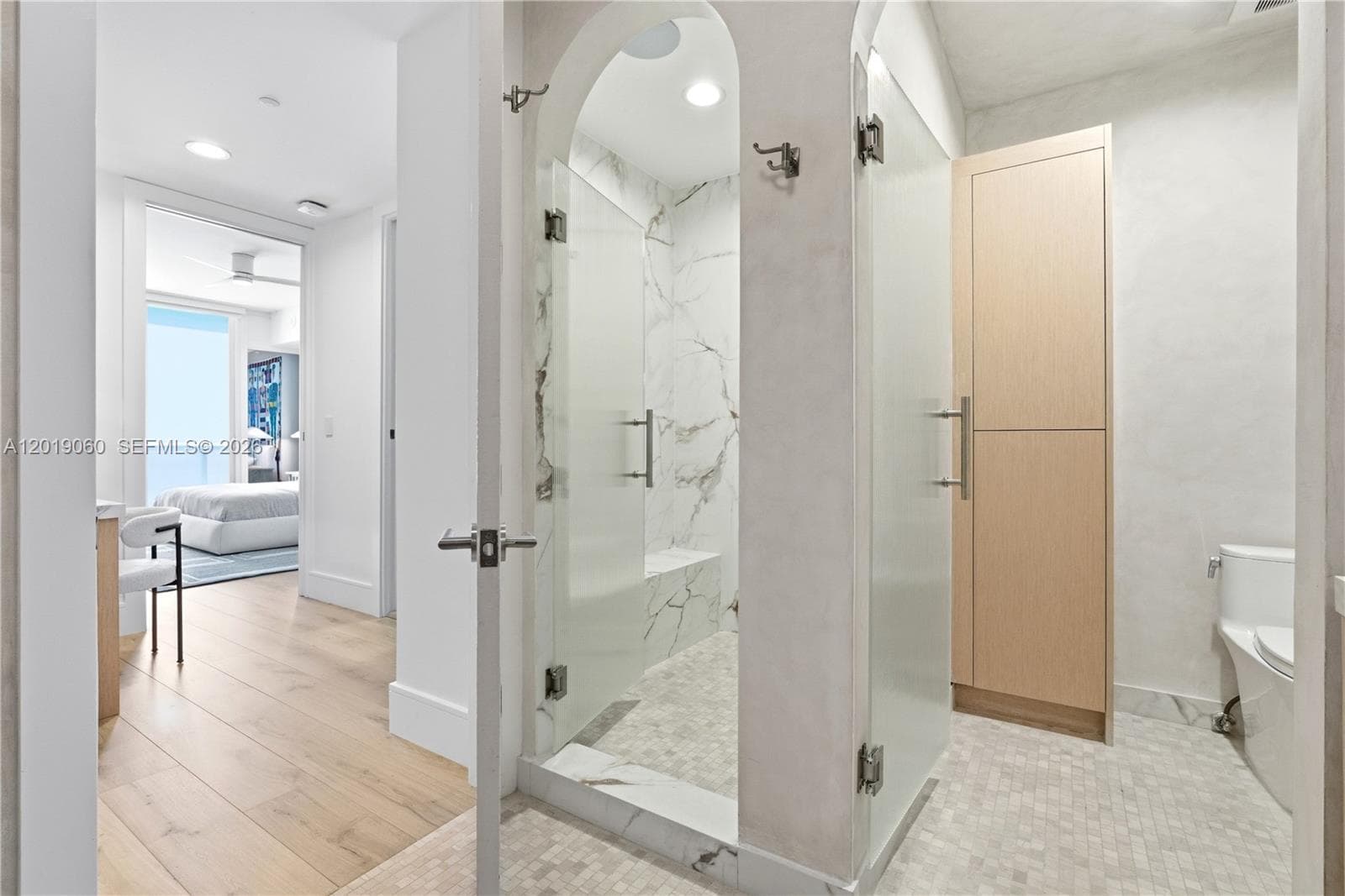 100 Pointe Dr 1807 photo 12