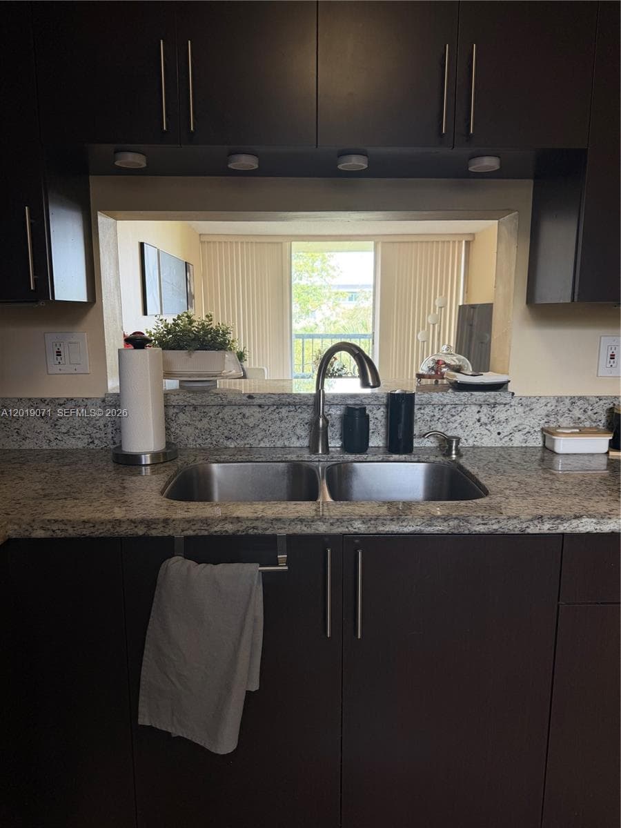10865 112th Ave 312 photo 5