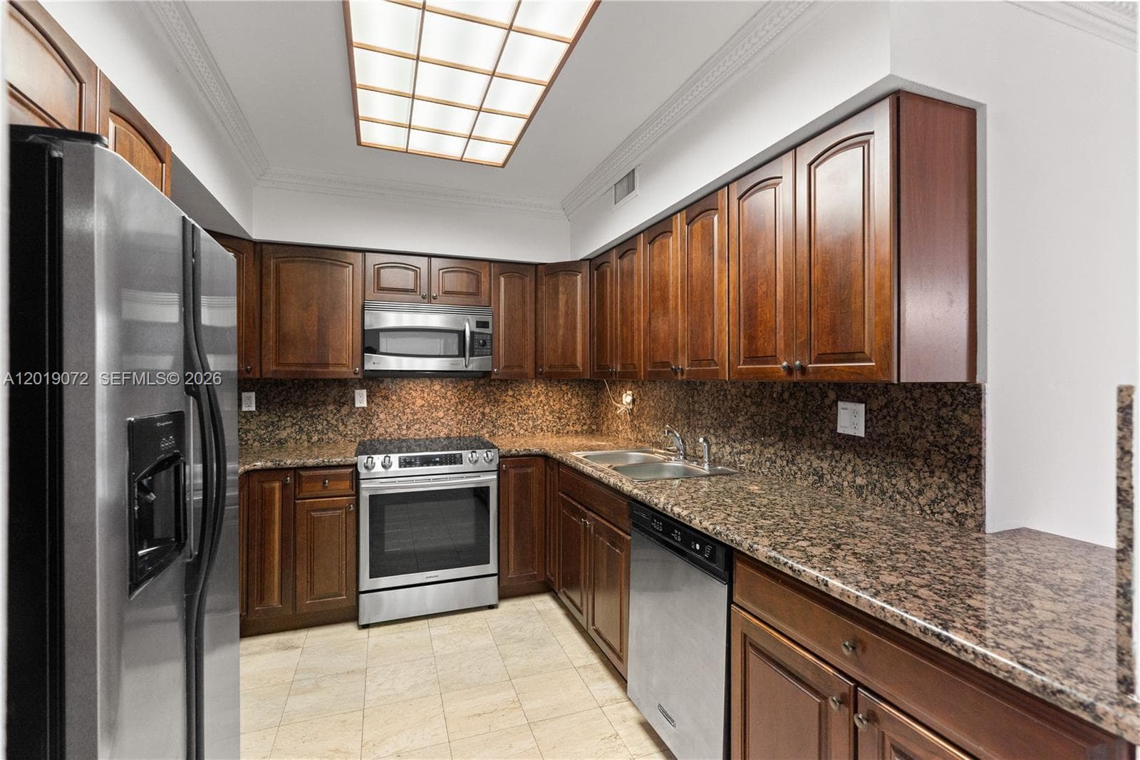 3600 Mystic Pointe Dr 310 photo 3