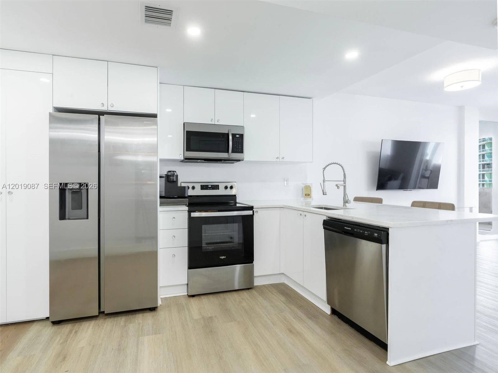 10275 Collins Ave 1502 photo 9