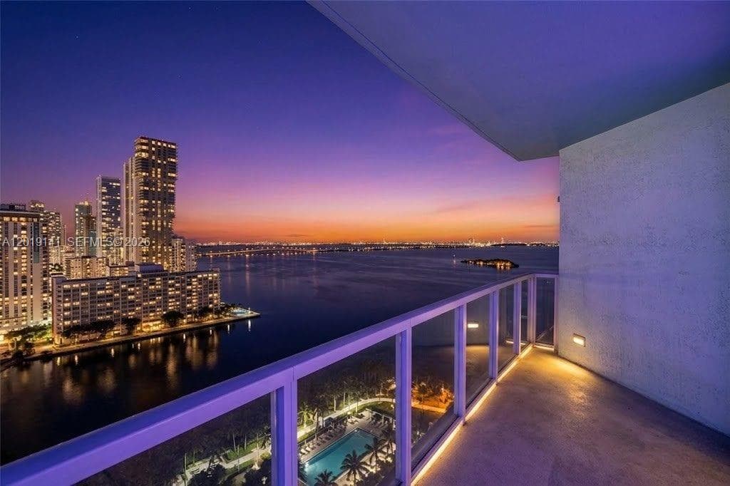 1900 Bayshore Dr 2204 photo 2