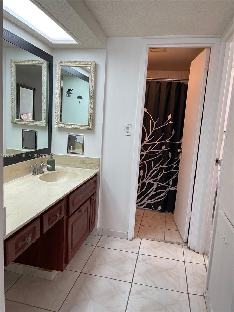 5701 Collins Ave 511 photo 17