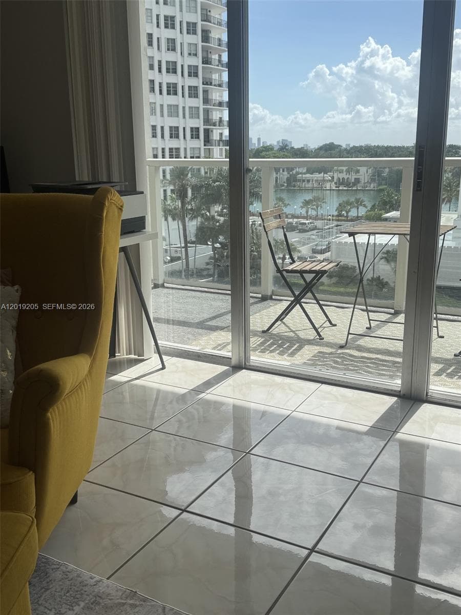 5701 Collins Ave 511 photo 9