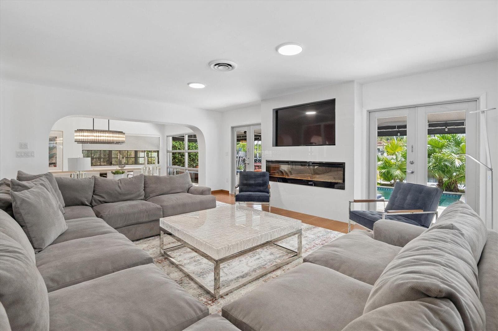 325 Coconut Isle Drive photo 3