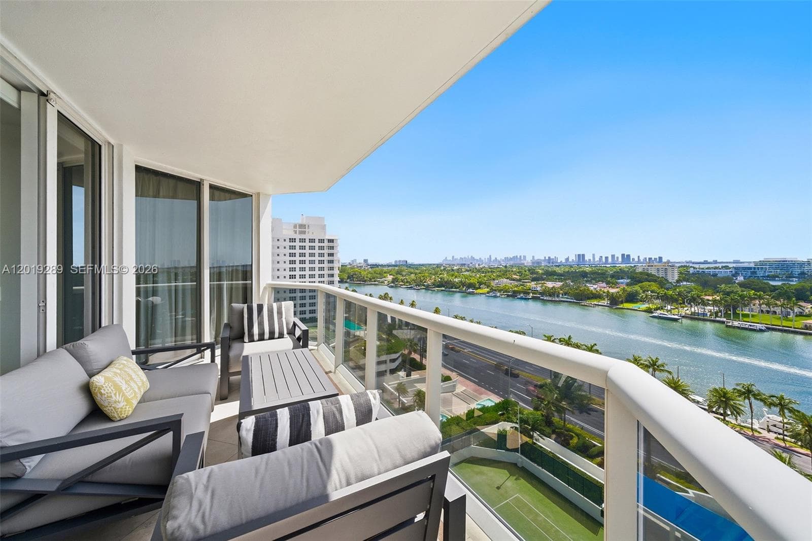 4779 Collins Ave 1206 photo 2