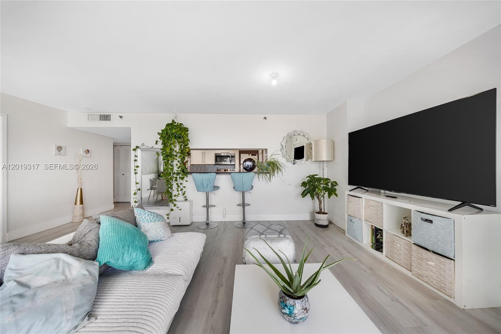 7601 E Treasure Dr 923 photo 6