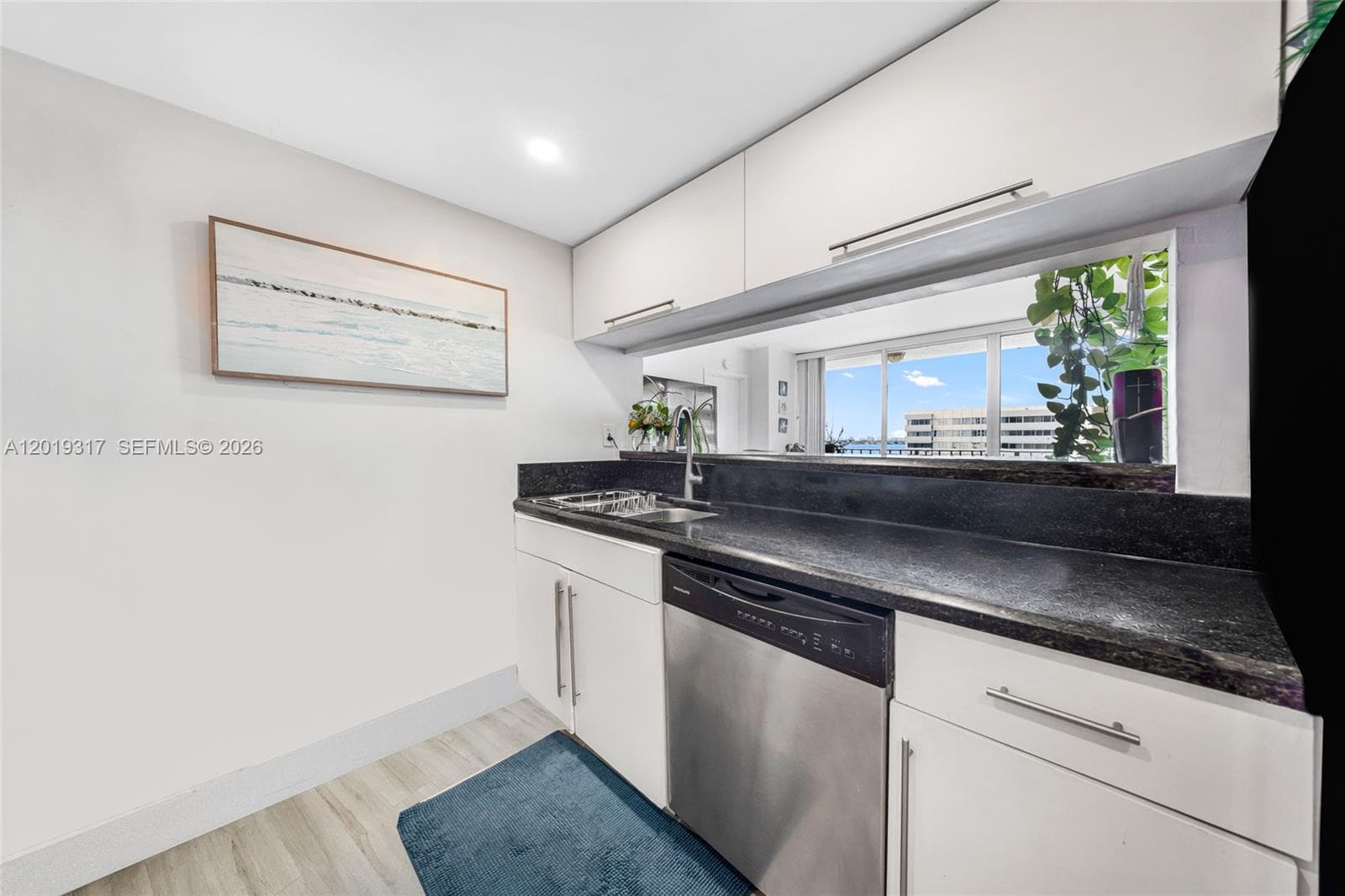 7601 E Treasure Dr 923 photo 9