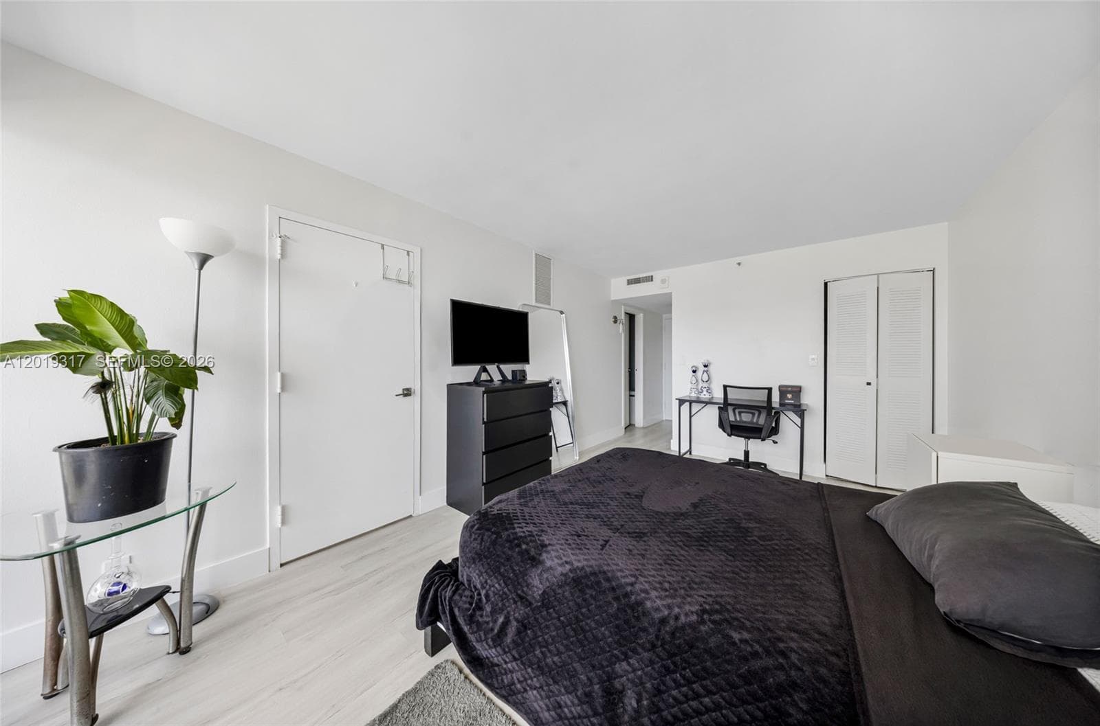 7601 E Treasure Dr 923 photo 24