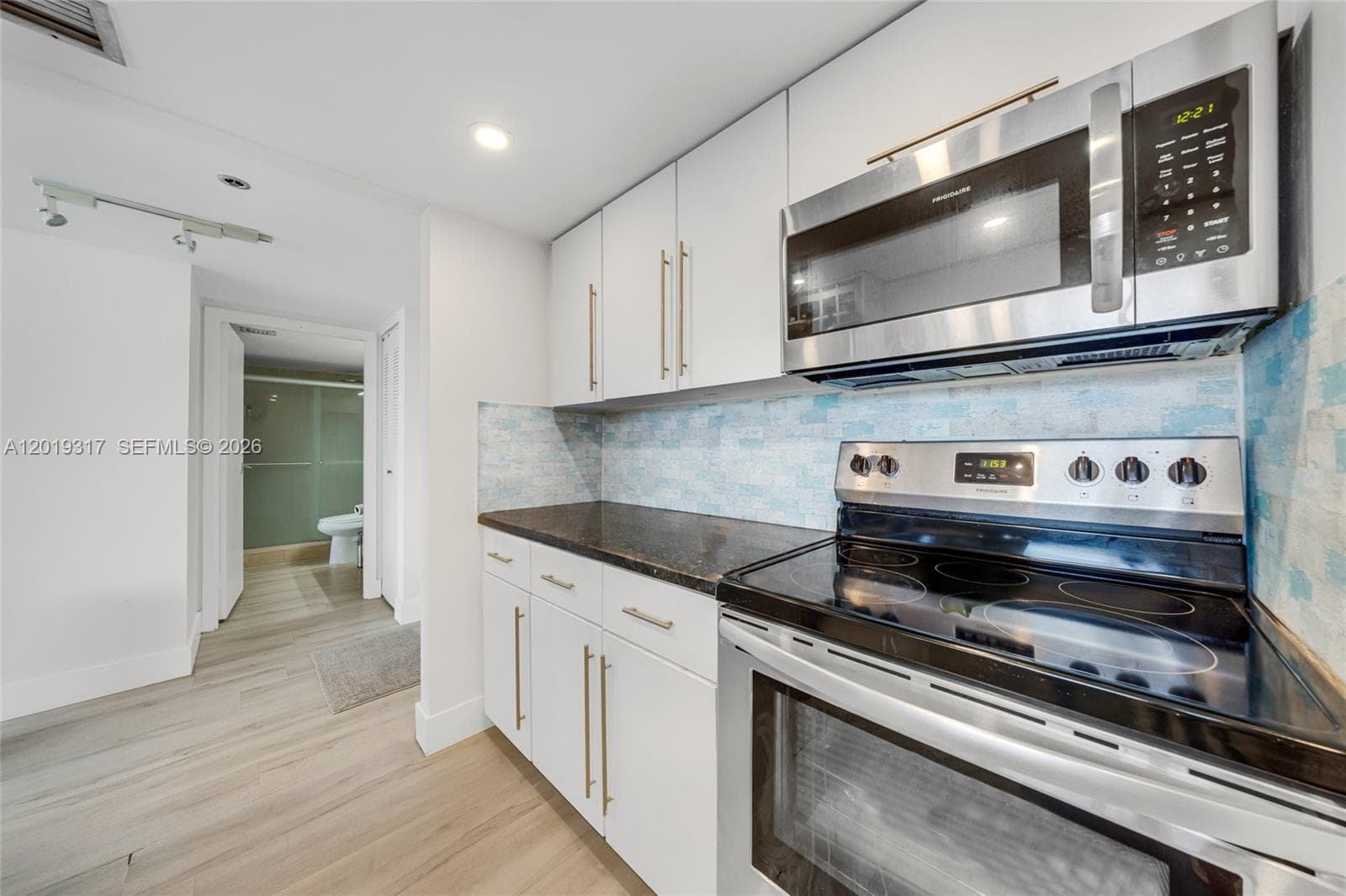 7601 E Treasure Dr 923 photo 10