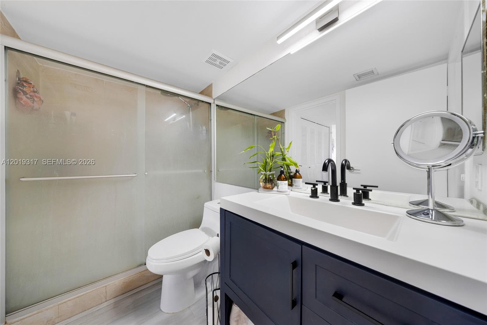 7601 E Treasure Dr 923 photo 11