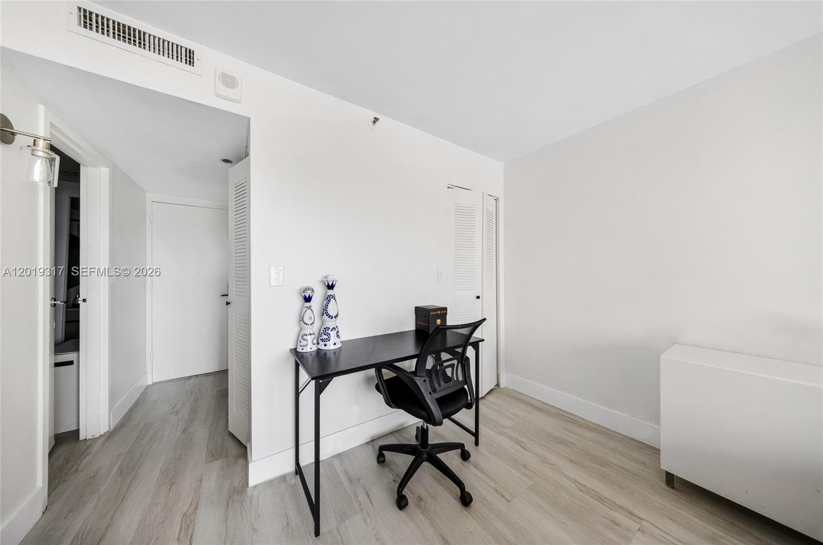 7601 E Treasure Dr 923 photo 25