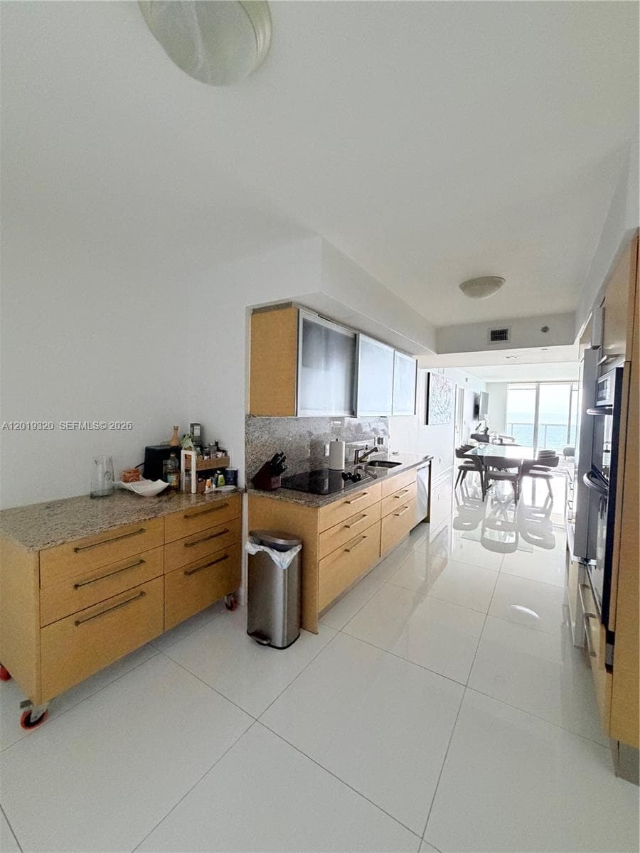 1800 Ocean Dr 3002 photo 5