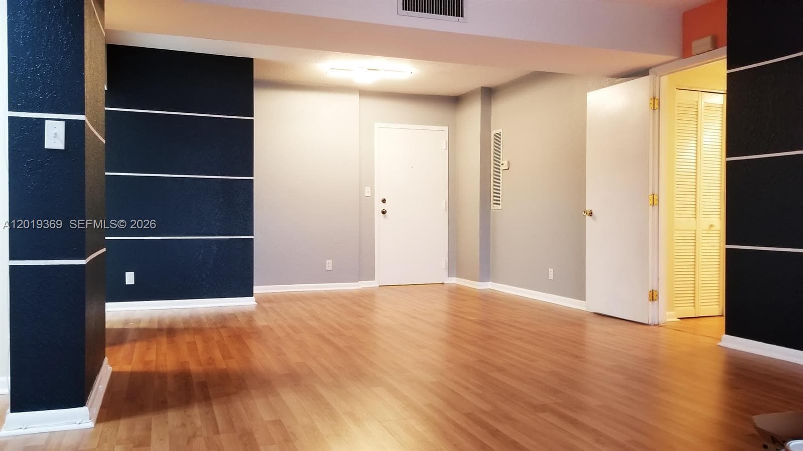 1900 Diana Dr 3E photo 1