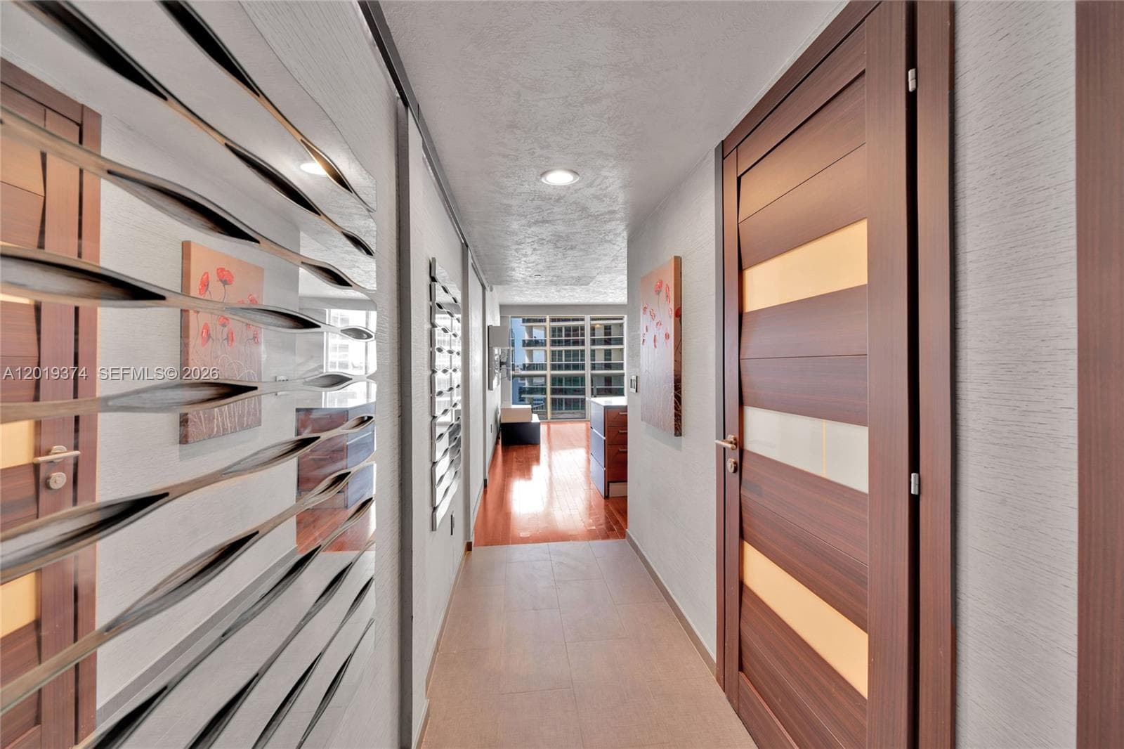 1830 Ocean Dr 2705 photo 2